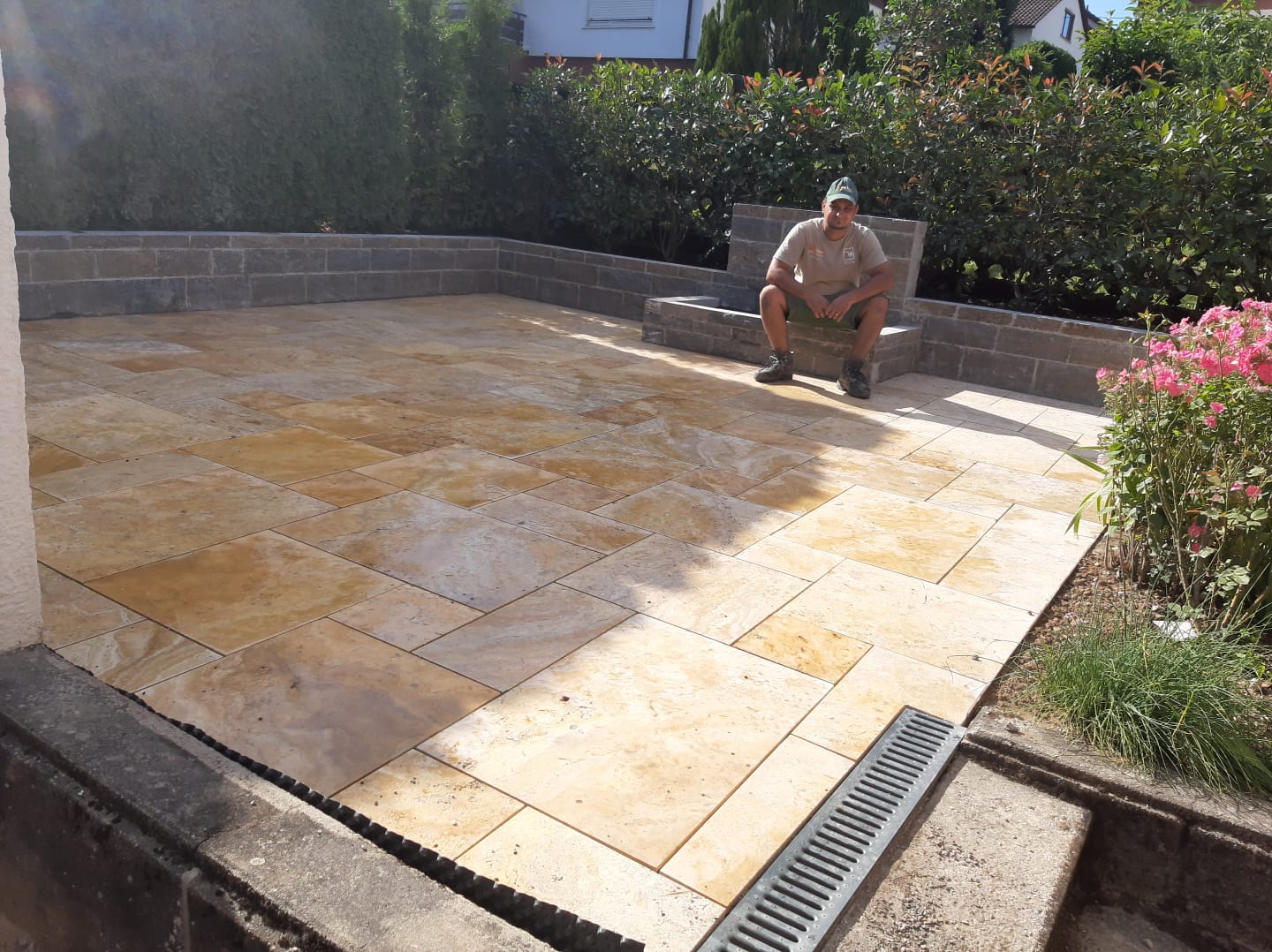 Terrassenbau mit Plattenbelag in Aichtal