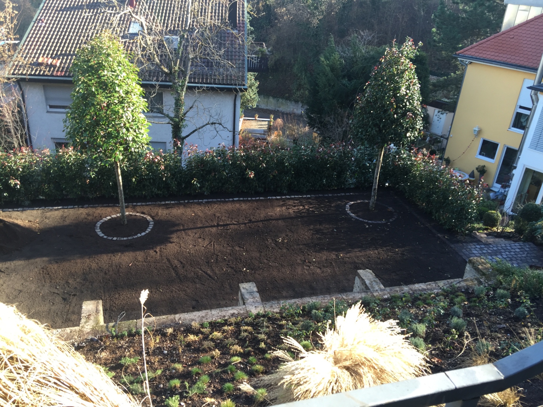 Untere Gartenfläche einer modernen Gartenanlage in Hanglage in Stuttgart-Ost